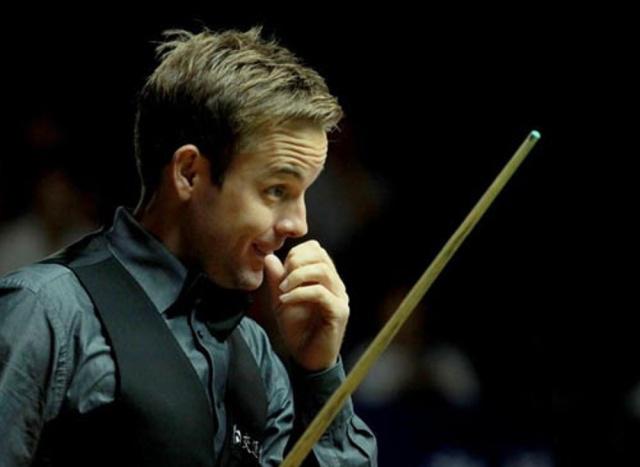 贝克汉姆观看迈阿密国际训练，与梅西、德保罗拥抱