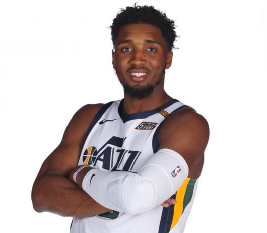 邮报：梅努希望冬窗离开曼联，有12家俱乐部对他感兴趣