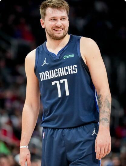 约基奇单节7中7怒砍19分，掘金单节轰下40分