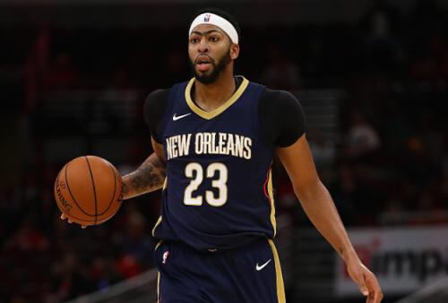 初中生体育课踢球摔倒致伤残,学校和同学要赔偿吗？法院判了.